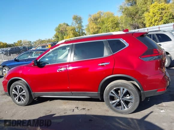 ✅ 2018 Nissan Rogue SV • VIN: 5N1AT2MVXJC839341 • Lot: 43519798. Wystawiony na IAAI z przebiegiem 33 516 mil. Bezpłatny archiwum sprzedaży aukcyjnych z USA i szczegółowy raport historii pojazdu na DreamBid. Zdjęcie 13.