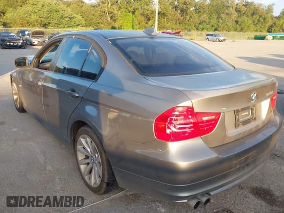 ✅ 2009 BMW 3 Series 328i • VIN: WBAPH77589NM28087 • Лот: 43349869. Опубликован ранее на IAAI с пробегом 115 007 миль. Бесплатный доступ к архиву аукционных продаж из США и подробный отчёт об истории автомобиля на DreamBid. Изображение 3.