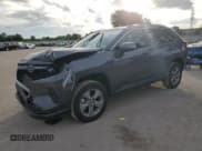 ✅ 2022 Toyota RAV4 XLE • VIN: 2T3W1RFV4NW192072 • Lot: 80070425. Wystawiony na Copart z przebiegiem 64 113 mil. Bezpłatny archiwum sprzedaży aukcyjnych z USA i szczegółowy raport historii pojazdu na DreamBid. Zdjęcie 1.