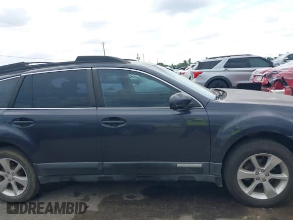 ✅ 2012 Subaru Outback 2.5i • VIN: 4S4BRCAC4C3226968 • Lot: 43114360. Wystawiony na IAAI z przebiegiem 220 485 mil. Bezpłatny archiwum sprzedaży aukcyjnych z USA i szczegółowy raport historii pojazdu na DreamBid. Zdjęcie 13.