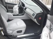 ✅ 2014 Jaguar XF SC • VIN: SAJWJ0EF9E8U12853 • Lot: 41780409. Wystawiony na IAAI z przebiegiem 138 329 mil. Bezpłatny archiwum sprzedaży aukcyjnych z USA i szczegółowy raport historii pojazdu na DreamBid. Zdjęcie 5.