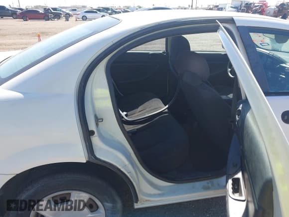 ✅ 2004 Dodge Stratus • VIN: 1B3EL36J64N366764 • Lot: 43541582. Wystawiony na IAAI z przebiegiem 228 389 mil. Bezpłatny archiwum sprzedaży aukcyjnych z USA i szczegółowy raport historii pojazdu na DreamBid. Zdjęcie 8.