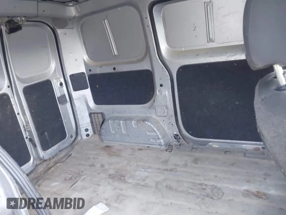 ✅ 2014 Nissan NV200 SV • VIN: 3N6CM0KN0EK700186 • Lot: 42973317. Wystawiony na IAAI z przebiegiem 130 462 mil. Bezpłatny archiwum sprzedaży aukcyjnych z USA i szczegółowy raport historii pojazdu na DreamBid. Zdjęcie 8.