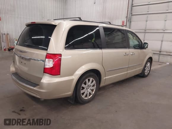 ✅ 2011 Chrysler Town & Country Touring L • VIN: 2A4RR8DG6BR614833 • Lot: 42538961. Wystawiony na IAAI z przebiegiem 159 917 mil. Bezpłatny archiwum sprzedaży aukcyjnych z USA i szczegółowy raport historii pojazdu na DreamBid. Zdjęcie 4.