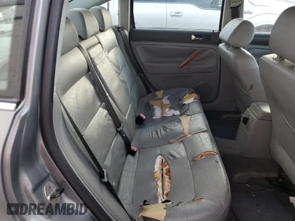 ✅ 2004 Volkswagen Passat GLS • VIN: WVWPD63B84P200382 • Lot: 71932095. Listed on Copart with 253,626 mi. Free auction sales archive from the USA and detailed vehicle history report at DreamBid. Image 10.