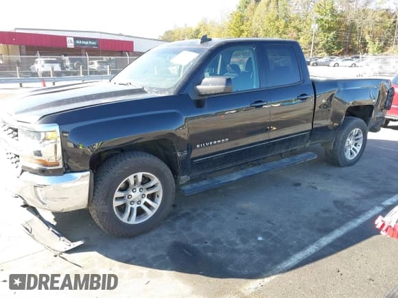 ✅ 2018 Chevrolet Silverado 1500 LT • VIN: 1GCVKRECXJZ215857 • Лот: 43473435. Опубликован ранее на IAAI с пробегом 213 061 миль. Бесплатный доступ к архиву аукционных продаж из США и подробный отчёт об истории автомобиля на DreamBid. Изображение 2.