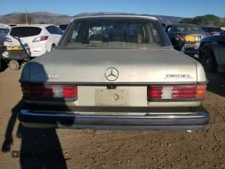 ✅ 1981 Mercedes-Benz 240 • VIN: WDBAB23A2BB270366 • Lot: 41907105. Wystawiony na Copart z przebiegiem 243 494 mil. Bezpłatny archiwum sprzedaży aukcyjnych z USA i szczegółowy raport historii pojazdu na DreamBid. Zdjęcie 6.