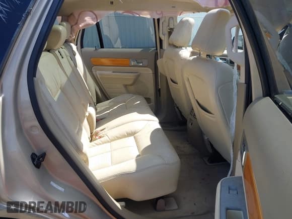 ✅ 2007 Lincoln MKX • VIN: 2LMDU68C87BJ11234 • Lot: 42818012. Wystawiony na IAAI z przebiegiem Nie podano. Bezpłatny archiwum sprzedaży aukcyjnych z USA i szczegółowy raport historii pojazdu na DreamBid. Zdjęcie 8.