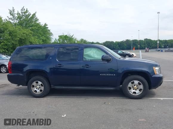 ✅ 2008 Chevrolet Suburban LTZ • VIN: 3GNFK16388G176479 • Lot: 42707009. Wystawiony na IAAI z przebiegiem 236 064 mil. Bezpłatny archiwum sprzedaży aukcyjnych z USA i szczegółowy raport historii pojazdu na DreamBid. Zdjęcie 13.