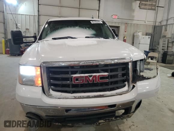 ✅ 2008 GMC Sierra 2500HD SLE1 • VIN: 1GTHK23638F131344 • Lot: 45195285. Listed on Copart with 245,789 mi. Free auction sales archive from the USA and detailed vehicle history report at DreamBid. Image 5.