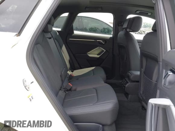 ✅ 2022 Audi Q3 S line Premium • VIN: WA1DECF36N1150034 • Lot: 42519617. Wystawiony na IAAI z przebiegiem 25 911 mil. Bezpłatny archiwum sprzedaży aukcyjnych z USA i szczegółowy raport historii pojazdu na DreamBid. Zdjęcie 8.