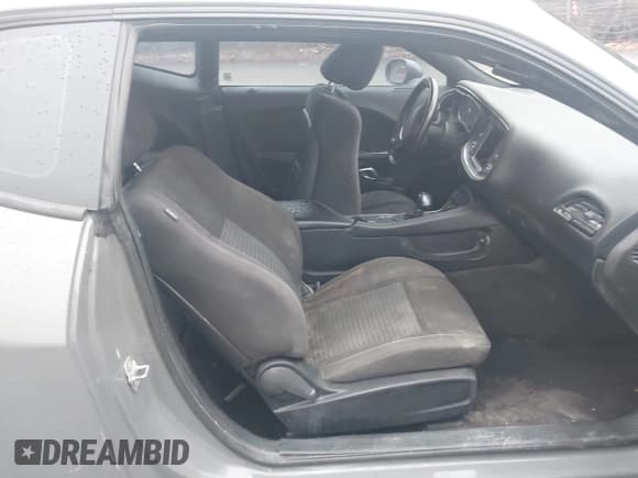 ✅ 2017 Dodge Challenger R/T • VIN: 2C3CDZBT8HH555531 • Lot: 43871018. Wystawiony na IAAI z przebiegiem 152 338 mil. Bezpłatny archiwum sprzedaży aukcyjnych z USA i szczegółowy raport historii pojazdu na DreamBid. Zdjęcie 5.