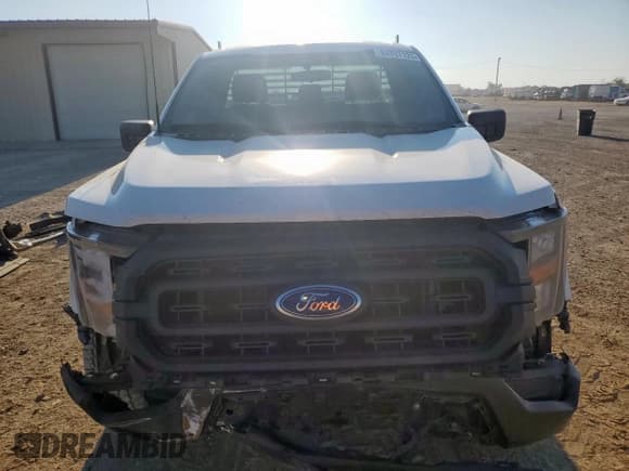 ✅ 2023 Ford F-150 XL • VIN: 1FTMF1C53PKE73404 • Lot: 84797125. Wystawiony na Copart z przebiegiem 75 780 mil. Bezpłatny archiwum sprzedaży aukcyjnych z USA i szczegółowy raport historii pojazdu na DreamBid. Zdjęcie 5.