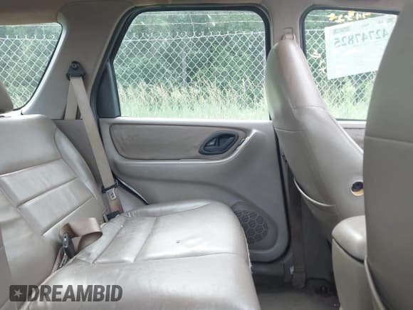 ✅ 2001 Ford Escape XLT • VIN: 1FMYU031X1KA35450 • Lot: 42747825. Listed on IAAI with 206,900 mi. Free auction sales archive from the USA and detailed vehicle history report at DreamBid. Image 8.