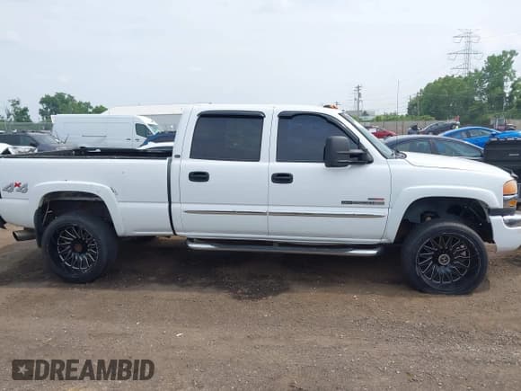 ✅ 2005 GMC Sierra 2500HD SLT • VIN: 1GTHK23255F811576 • Lot: 42496815. Listed on IAAI with 285,652 mi. Free auction sales archive from the USA and detailed vehicle history report at DreamBid. Image 12.
