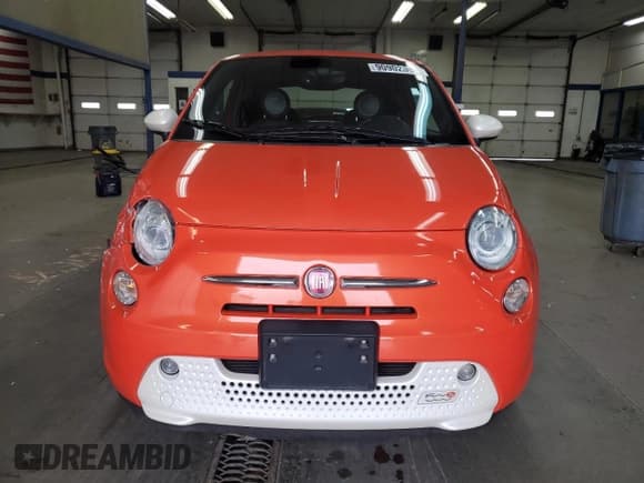 ✅ 2016 FIAT 500e • VIN: 3C3CFFGE3GT113717 • Lot: 90902065. Listed on Copart with 40,232 mi. Free auction sales archive from the USA and detailed vehicle history report at DreamBid. Image 5.