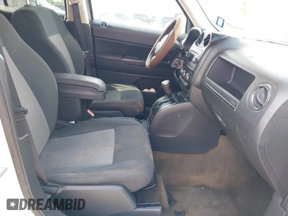 ✅ 2017 Jeep Patriot Sport • VIN: 1C4NJPBA5HD145525 • Lot: 42096995. Listed on IAAI with 115,557 mi. Free auction sales archive from the USA and detailed vehicle history report at DreamBid. Image 5.