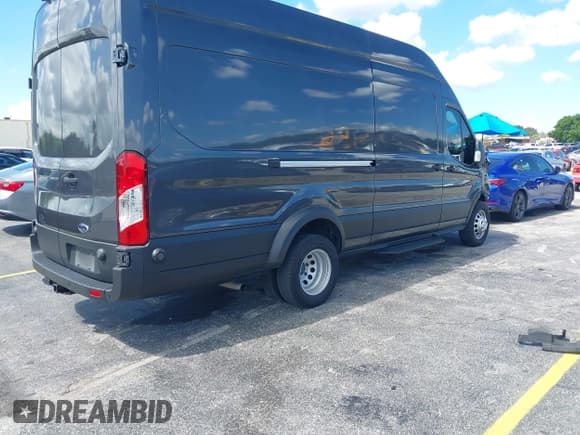 ✅ 2020 Ford Transit Cargo • VIN: 1FTBF4X83LKA68120 • Lot: 42974330. Wystawiony na IAAI z przebiegiem 50 582 mil. Bezpłatny archiwum sprzedaży aukcyjnych z USA i szczegółowy raport historii pojazdu na DreamBid. Zdjęcie 4.