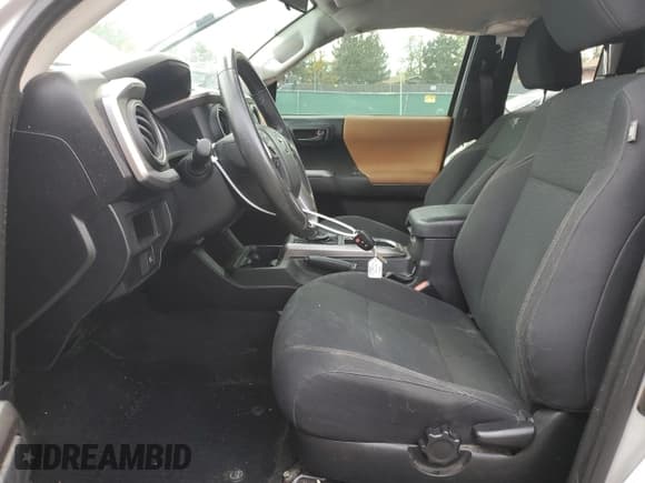 ✅ 2019 Toyota Tacoma SR5 • VIN: 5TFRX5GN9KX146280 • Лот: 86521775. Опубликован ранее на Copart с пробегом 92 273 миль. Бесплатный доступ к архиву аукционных продаж из США и подробный отчёт об истории автомобиля на DreamBid. Изображение 7.