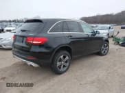 ✅ 2017 Mercedes-Benz GLC 300 • VIN: WDC0G4KB7HF176838 • Lot: 40956814. Wystawiony na IAAI z przebiegiem 132 201 mil. Bezpłatny archiwum sprzedaży aukcyjnych z USA i szczegółowy raport historii pojazdu na DreamBid. Zdjęcie 4.