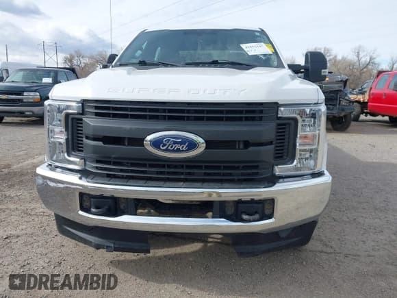 ✅ 2019 Ford F-250 XL • VIN: 1FT7W2B60KEF78955 • Lot: 41851147. Listed on IAAI with 205,275 mi. Free auction sales archive from the USA and detailed vehicle history report at DreamBid. Image 19.