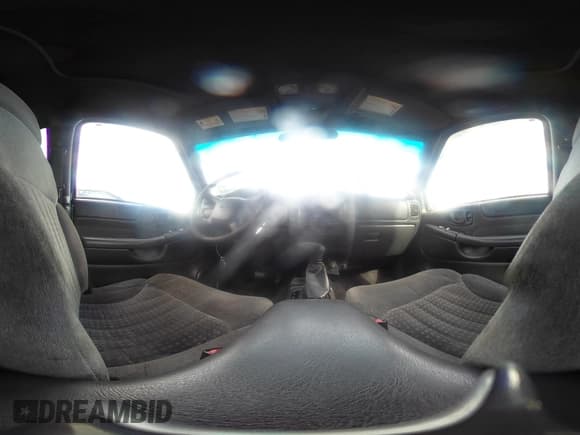 ✅ 2002 Chevrolet Blazer LS • VIN: 1GNCS18W72K201625 • Lot: 41307980. Wystawiony na IAAI z przebiegiem 114 422 mil. Bezpłatny archiwum sprzedaży aukcyjnych z USA i szczegółowy raport historii pojazdu na DreamBid. Zdjęcie 18.