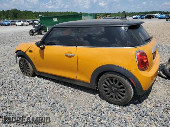 2015 MINI Hardtop with VIN WMWXM5C52FT973831, listed as a Copart auction lot 68501305 with 188,622 mi miles and Salvage title. Bid and sale history available at DreamBid. Image 2.