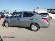 ✅ 2013 Nissan Versa S Plus • VIN: 3N1CN7AP8DL869797 • Лот: 63822465. Опубликован ранее на Copart с пробегом 76 305 миль. Бесплатный доступ к архиву аукционных продаж из США и подробный отчёт об истории автомобиля на DreamBid. Изображение 2.