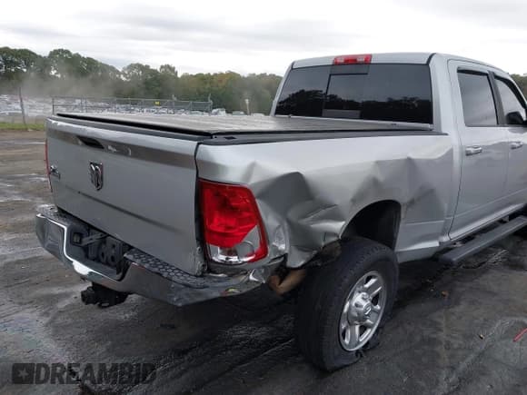 ✅ 2015 Ram 2500 SLT • VIN: 3C6TR4DT5FG562485 • Lot: 43421935. Wystawiony na IAAI z przebiegiem 255 210 mil. Bezpłatny archiwum sprzedaży aukcyjnych z USA i szczegółowy raport historii pojazdu na DreamBid. Zdjęcie 6.