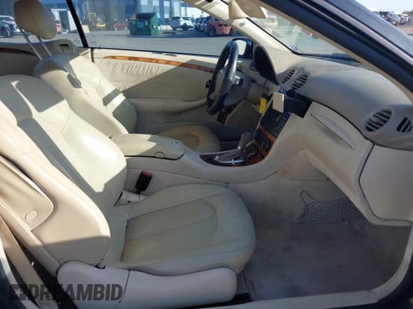 ✅ 2005 Mercedes-Benz CLK 500 • VIN: WDBTK75G75T035547 • Lot: 42604824. Wystawiony na IAAI z przebiegiem 124 025 mil. Bezpłatny archiwum sprzedaży aukcyjnych z USA i szczegółowy raport historii pojazdu na DreamBid. Zdjęcie 5.