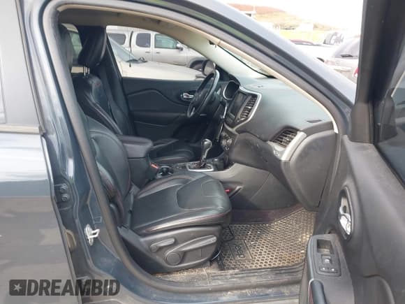 ✅ 2016 Jeep Cherokee Trailhawk • VIN: 1C4PJMBS7GW183731 • Lot: 43584556. Listed on IAAI with 123,183 mi. Free auction sales archive from the USA and detailed vehicle history report at DreamBid. Image 5.