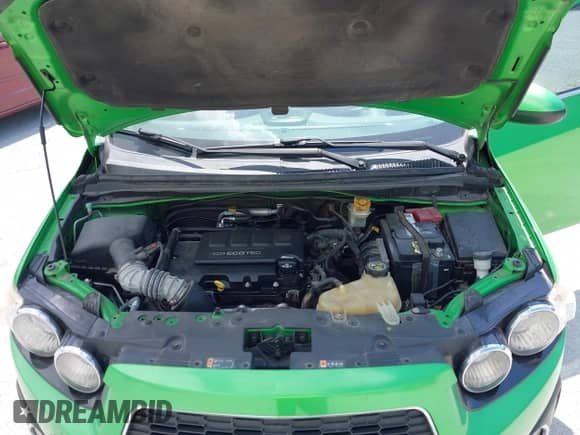 2015 Chevrolet Sonic LT z VIN 1G1JC6SB7F4147472, wystawiony jako IAAI lot #42860588 z przebiegiem 126 909 mil mil oraz . Historia ofert i sprzedaży dostępna na DreamBid. Obrazek 10.