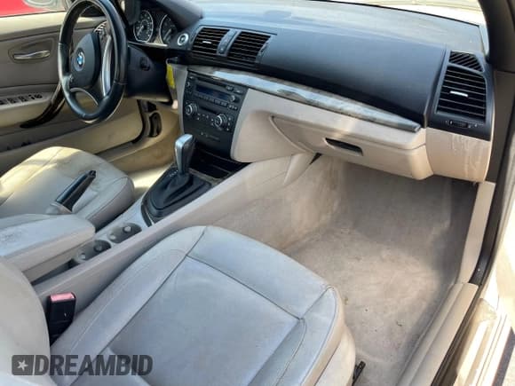 ✅ 2011 BMW 1 Series 128i • VIN: WBAUL7C56BVM79293 • Лот: 53564245. Опубликован ранее на Copart с пробегом 151 754 миль. Бесплатный доступ к архиву аукционных продаж из США и подробный отчёт об истории автомобиля на DreamBid. Изображение 5.