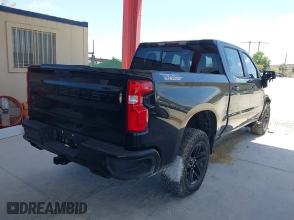 ✅ 2021 Chevrolet Silverado 1500 LT Trail Boss • VIN: 3GCPYFEL8MG302487 • Lot: 42066570. Wystawiony na IAAI z przebiegiem 20 038 mil. Bezpłatny archiwum sprzedaży aukcyjnych z USA i szczegółowy raport historii pojazdu na DreamBid. Zdjęcie 4.