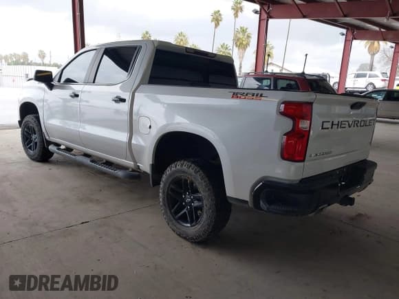 ✅ 2022 Chevrolet Silverado 1500 LT Trail Boss • VIN: 1GCPYFED2NZ110542 • Lot: 41934953. Wystawiony na IAAI z przebiegiem 62 249 mil. Bezpłatny archiwum sprzedaży aukcyjnych z USA i szczegółowy raport historii pojazdu na DreamBid. Zdjęcie 3.