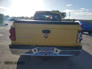 2006 Dodge Dakota SLT z VIN 1D7HE42K96S545577, wystawiony jako Copart lot #63229174 z przebiegiem Nie podano mil oraz Nie do naprawy • Non repairable. Historia ofert i sprzedaży dostępna na DreamBid. Obrazek 6.