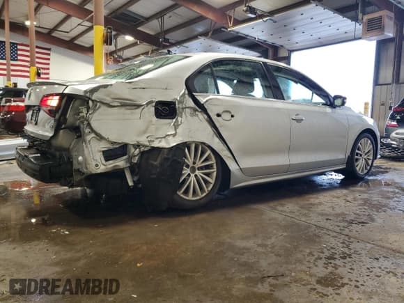 ✅ 2016 Volkswagen Jetta SEL • VIN: 3VWL17AJ9GM333697 • Lot: 86783005. Wystawiony na Copart z przebiegiem 79 863 mil. Bezpłatny archiwum sprzedaży aukcyjnych z USA i szczegółowy raport historii pojazdu na DreamBid. Zdjęcie 3.