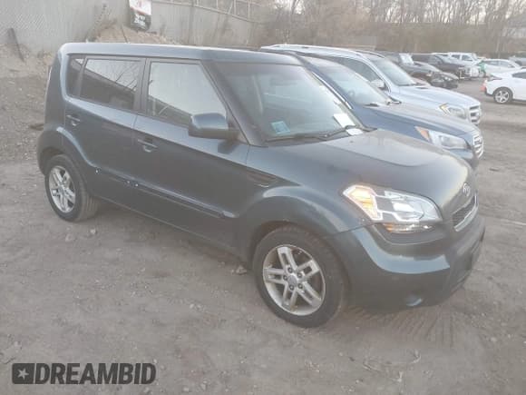 ✅ 2011 Kia Soul + • VIN: KNDJT2A23B7228527 • Lot: 43708182. Wystawiony na IAAI z przebiegiem 120 101 mil. Bezpłatny archiwum sprzedaży aukcyjnych z USA i szczegółowy raport historii pojazdu na DreamBid. Zdjęcie 1.