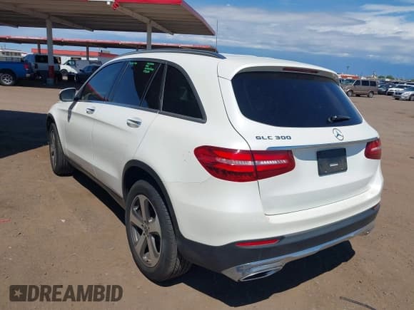 ✅ 2018 Mercedes-Benz GLC 300 • VIN: WDC0G4JB6JV111668 • Лот: 43282668. Опубликован ранее на IAAI с пробегом 83 536 миль. Бесплатный доступ к архиву аукционных продаж из США и подробный отчёт об истории автомобиля на DreamBid. Изображение 3.