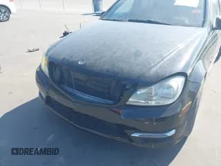 ✅ 2014 Mercedes-Benz C 250 Sport • VIN: WDDGF4HB3ER315328 • Lot: 43755355. Wystawiony na IAAI z przebiegiem 92 130 mil. Bezpłatny archiwum sprzedaży aukcyjnych z USA i szczegółowy raport historii pojazdu na DreamBid. Zdjęcie 6.