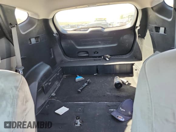 ✅ 2017 Hyundai Santa Fe 2.4L • VIN: 5NMZTDLB6HH004648 • Lot: 82200395. Wystawiony na Copart z przebiegiem 97 307 mil. Bezpłatny archiwum sprzedaży aukcyjnych z USA i szczegółowy raport historii pojazdu na DreamBid. Zdjęcie 10.