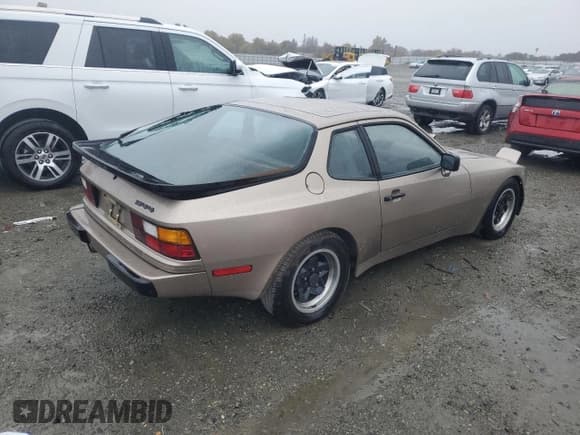 ✅ 1983 Porsche 944 • VIN: WP0AA0947DN465231 • Лот: 91700735. Опубликован ранее на Copart с пробегом 58 579 миль. Бесплатный доступ к архиву аукционных продаж из США и подробный отчёт об истории автомобиля на DreamBid. Изображение 3.