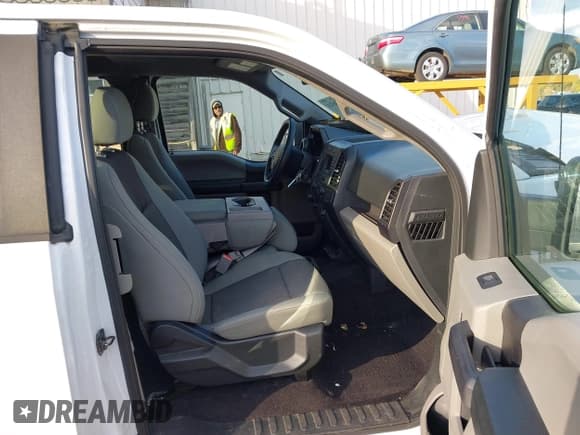 ✅ 2017 Ford F-150 XL • VIN: 1FTFX1EG4HKD47400 • Lot: 43530311. Wystawiony na IAAI z przebiegiem 146 998 mil. Bezpłatny archiwum sprzedaży aukcyjnych z USA i szczegółowy raport historii pojazdu na DreamBid. Zdjęcie 5.