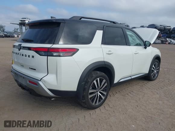 ✅ 2024 Nissan Pathfinder Platinum • VIN: 5N1DR3DG7RC278286 • Lot: 41561503. Wystawiony na IAAI z przebiegiem 18 032 mil. Bezpłatny archiwum sprzedaży aukcyjnych z USA i szczegółowy raport historii pojazdu na DreamBid. Zdjęcie 4.