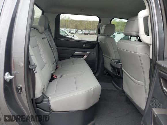 ✅ 2023 Toyota Tundra SR5 • VIN: 5TFLA5EC9PX016872 • Lot: 54397795. Wystawiony na Copart z przebiegiem 31 160 mil. Bezpłatny archiwum sprzedaży aukcyjnych z USA i szczegółowy raport historii pojazdu na DreamBid. Zdjęcie 10.