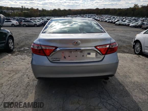 2016 Toyota Camry LE z VIN 4T4BF1FK9GR524564, wystawiony jako Copart lot #85877445 z przebiegiem 114 858 mil mil oraz Szkoda całkowita • Salvage title. Historia ofert i sprzedaży dostępna na DreamBid. Obrazek 6.