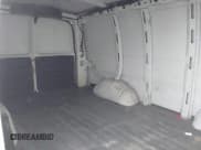 ✅ 2015 GMC Savana Cargo • VIN: 1GTZ7TCG2F1279676 • Lot: 41297824. Wystawiony na IAAI z przebiegiem 328 683 mil. Bezpłatny archiwum sprzedaży aukcyjnych z USA i szczegółowy raport historii pojazdu na DreamBid. Zdjęcie 8.