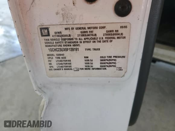 ✅ 2006 Chevrolet Silverado 2500HD Work Truck • VIN: 1GCHC23UX6F139191 • Лот: 42126165. Опубликован ранее на Copart с пробегом 311 668 миль. Бесплатный доступ к архиву аукционных продаж из США и подробный отчёт об истории автомобиля на DreamBid. Изображение 12.