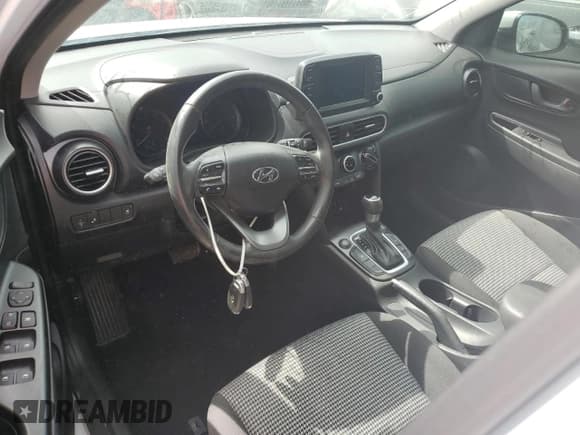 ✅ 2018 Hyundai Kona SEL • VIN: KM8K2CAA3JU178423 • Лот: 75631674. Опубликован ранее на Copart с пробегом 62 321 миль. Бесплатный доступ к архиву аукционных продаж из США и подробный отчёт об истории автомобиля на DreamBid. Изображение 8.
