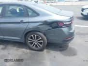 ✅ 2023 Volkswagen Jetta Sport • VIN: 3VWBM7BU7PM062022 • Lot: 42642206. Wystawiony na IAAI z przebiegiem 11 273 mil. Bezpłatny archiwum sprzedaży aukcyjnych z USA i szczegółowy raport historii pojazdu na DreamBid. Zdjęcie 6.